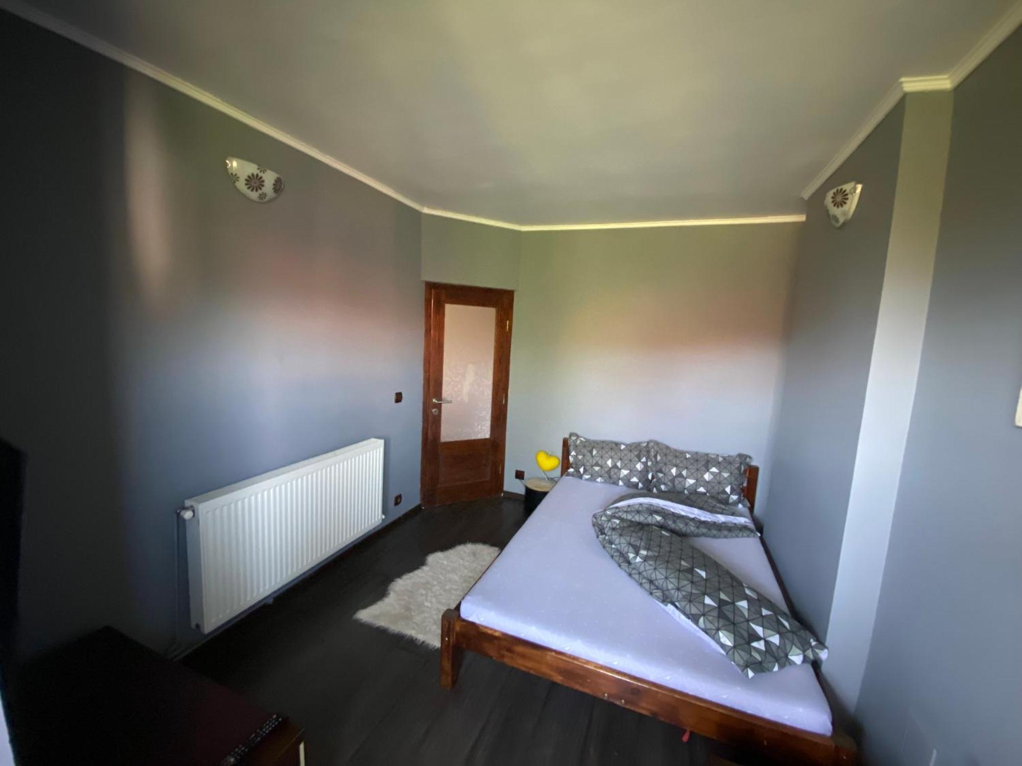 Comfort Home Apartment 2 Петрошани Экстерьер фото