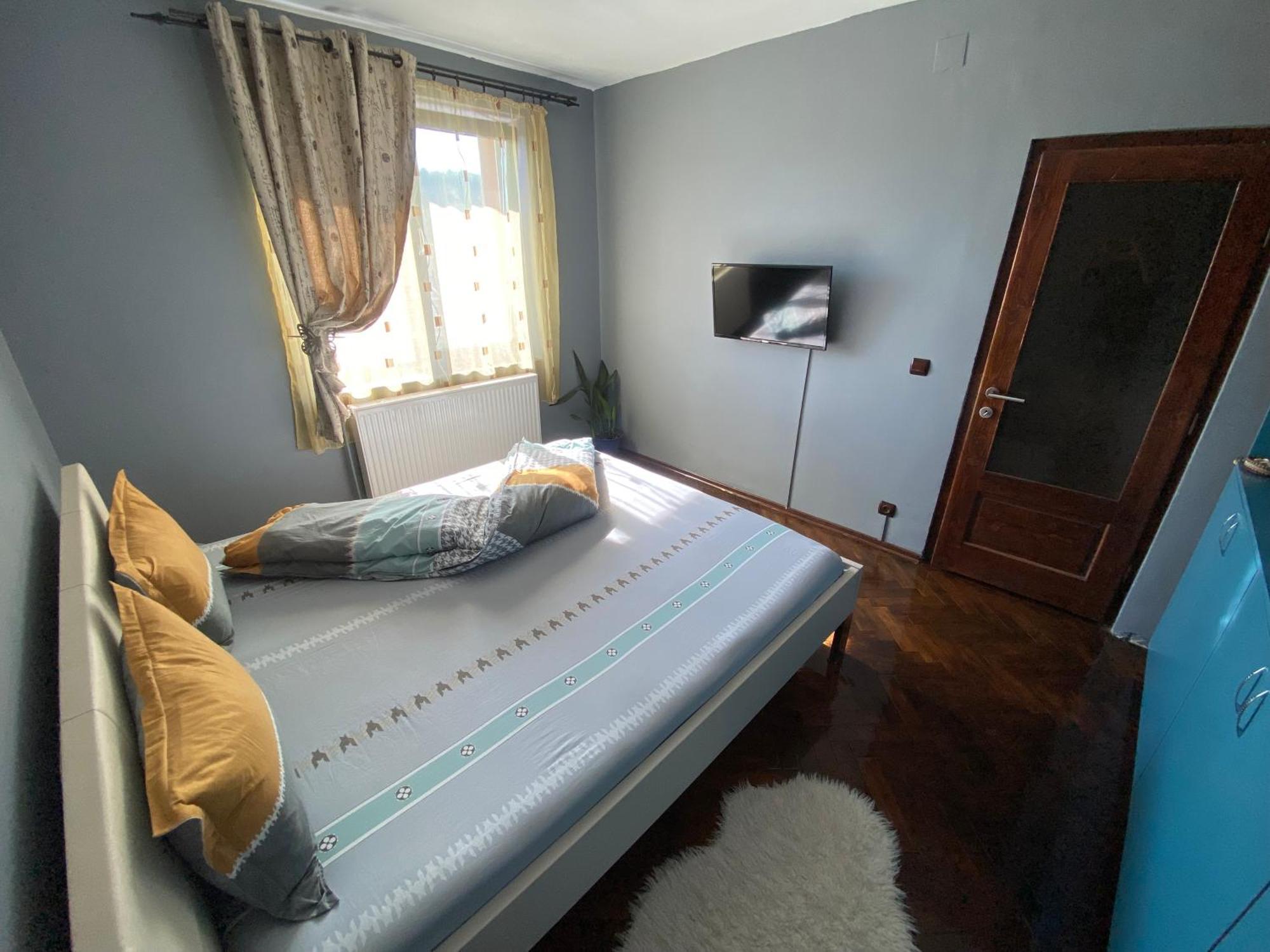 Comfort Home Apartment 2 Петрошани Экстерьер фото